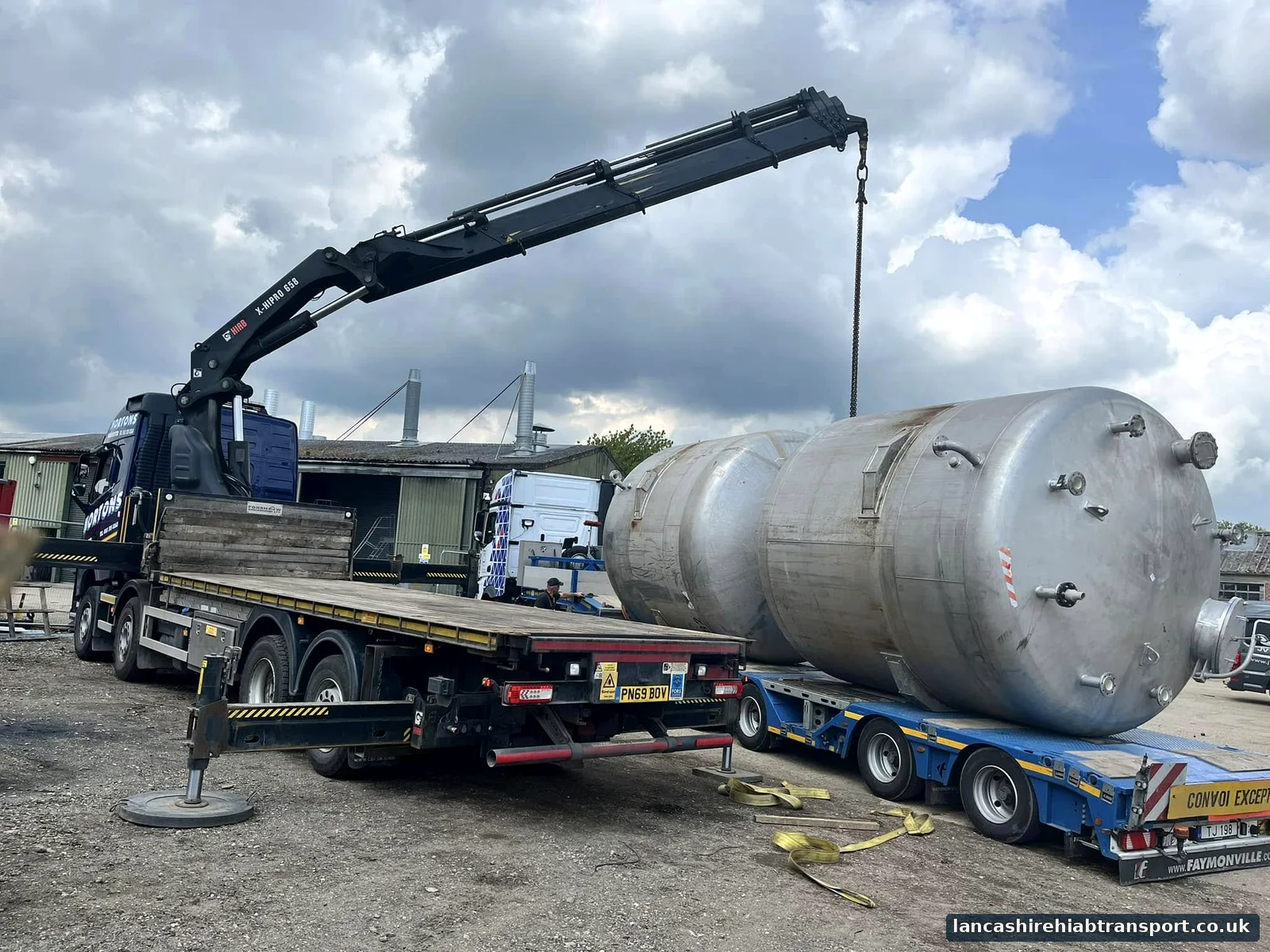 Crane-assisted haulage transporting an industrial tank